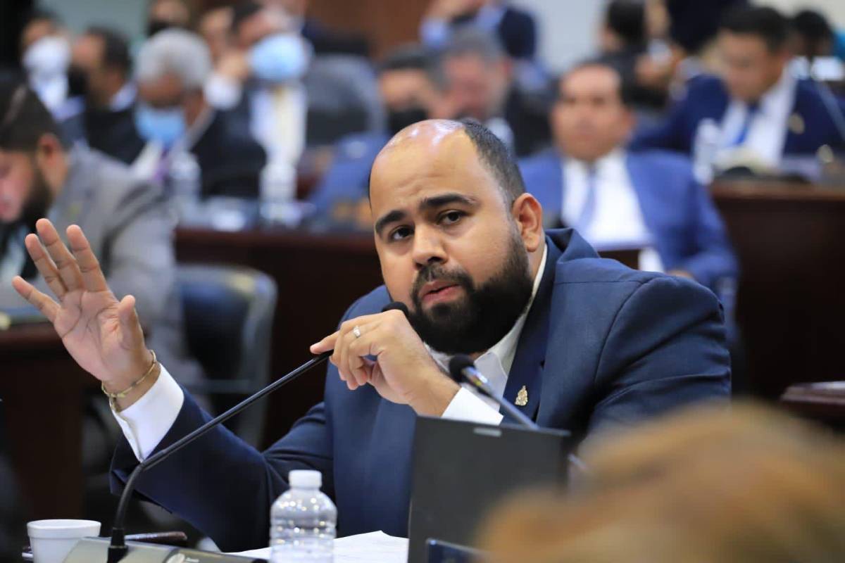 Libre insiste que adhesión al CAF será sancionada sin aprobar acta