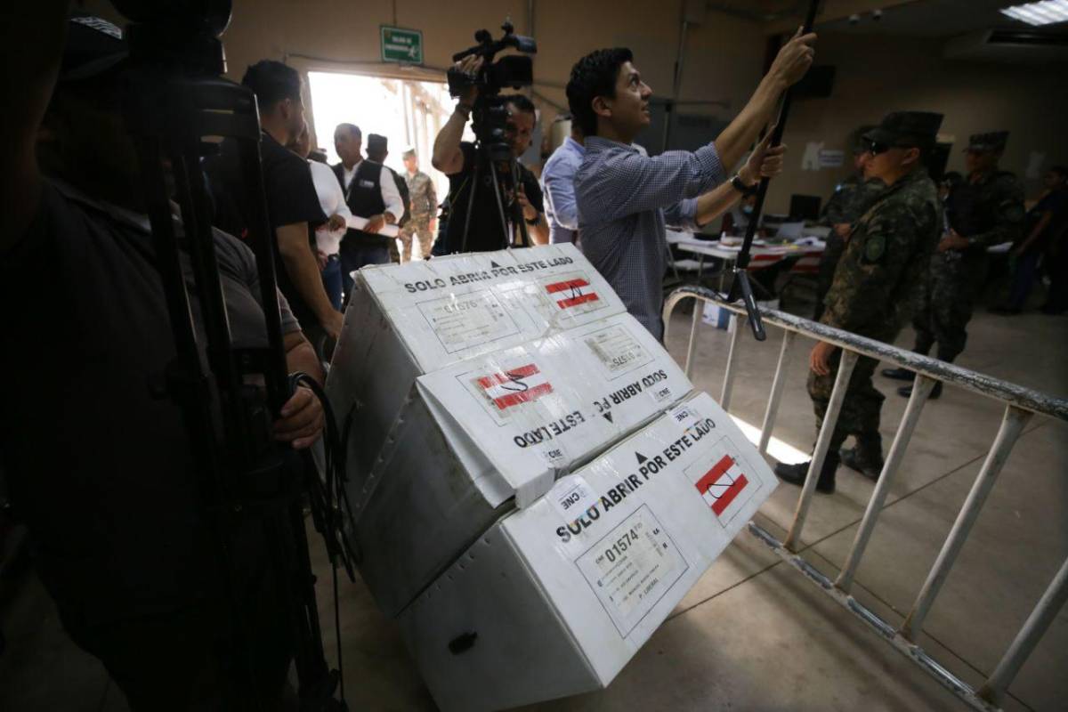 Hermetismo: prensa no puede ingresar a escrutinio de Libre, pero sí del PN y PL