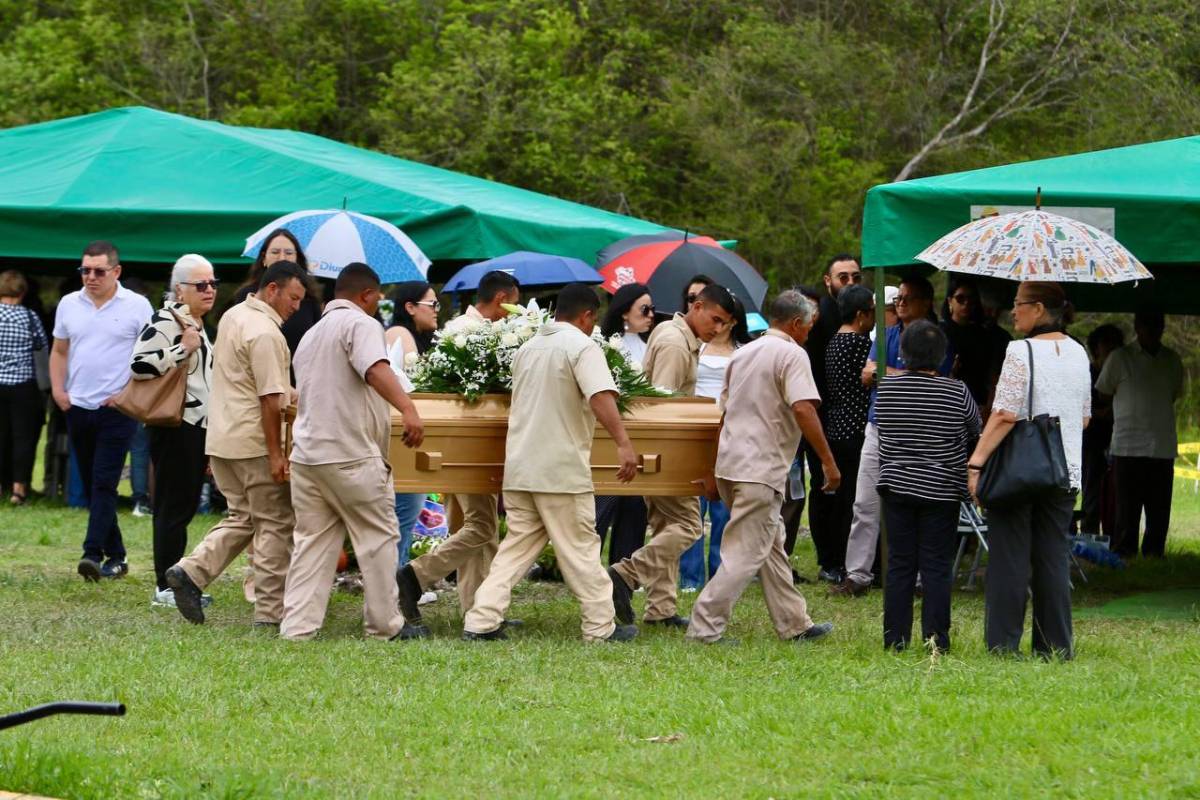 Con forenses en velorio, nuevas revelaciones de su pareja: así fue el último adiós a chef Sandra Díaz