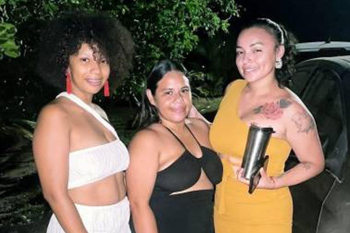 Foto en vida de Dione Solórzano, Nikendra McCoy y María Antonia Cruz.