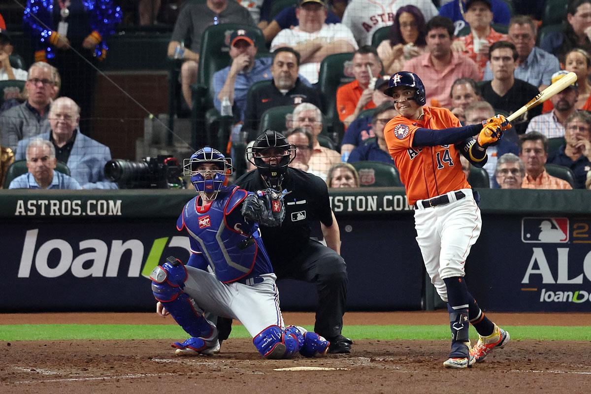 Los Astros de Mauricio Dubón sufren paliza y Rangers igualan la serie 3-3