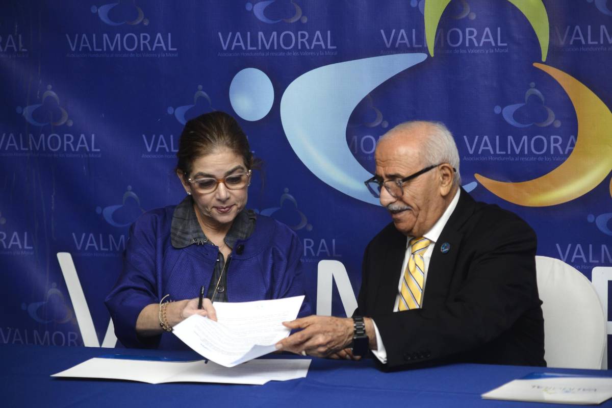 Ruth Marie Canahuati, directora de Captación de Audiencias de Grupo OPSA y Foud Faraj, presidente y fundador de Valmoral.