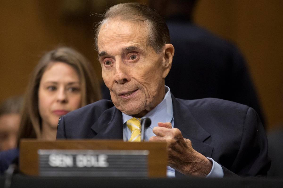Muere a los 98 años, Bob Dole, ex candidato presidencial estadounidense