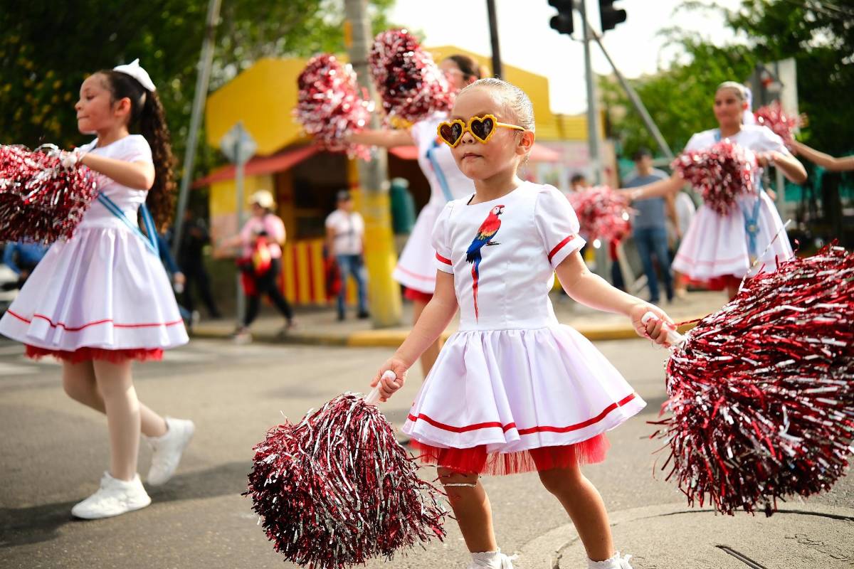 La bella Valentina se robó los corazones y los aplausos en los desfiles de San Pedro Sula