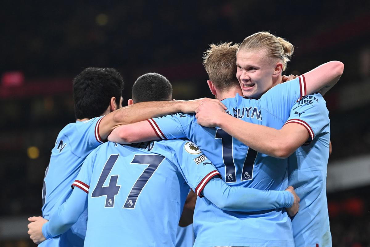 Jugadores del Manchester City celebran el gol de Haaland.