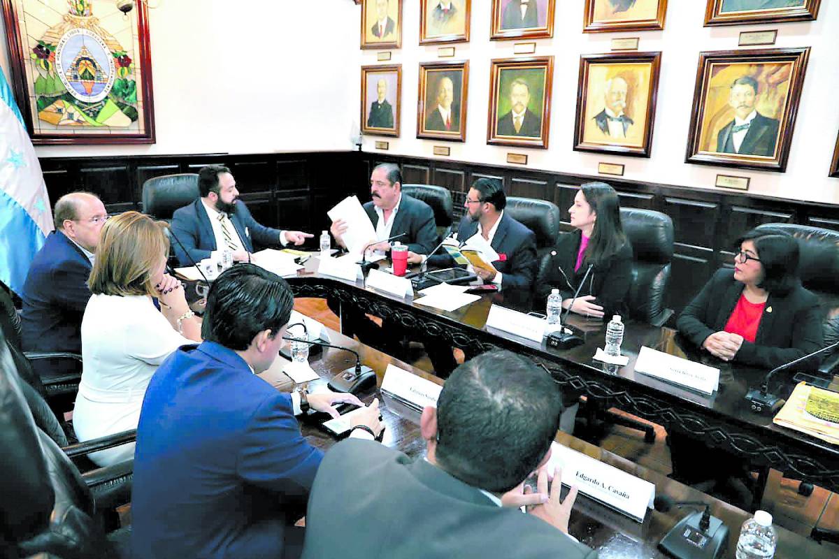 Oposición política no asiste a convocatoria en Congreso Nacional