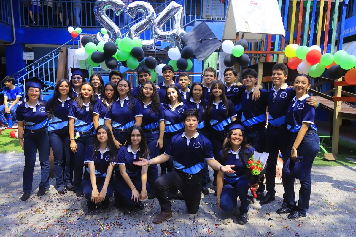 Seniors de la Saint Joseph Institute se despiden previo a graduarse