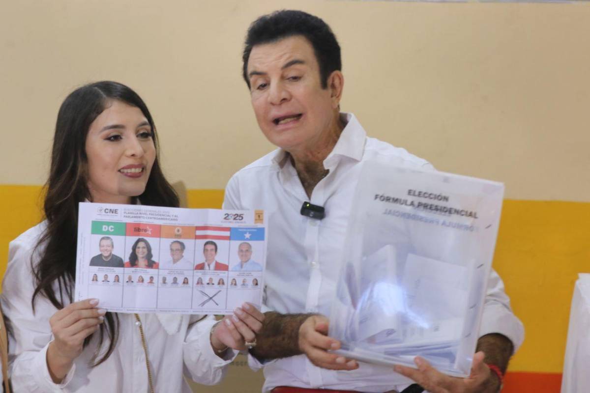 Así llegó Salvador Nasralla a ejercer el sufragio este 30 de noviembre