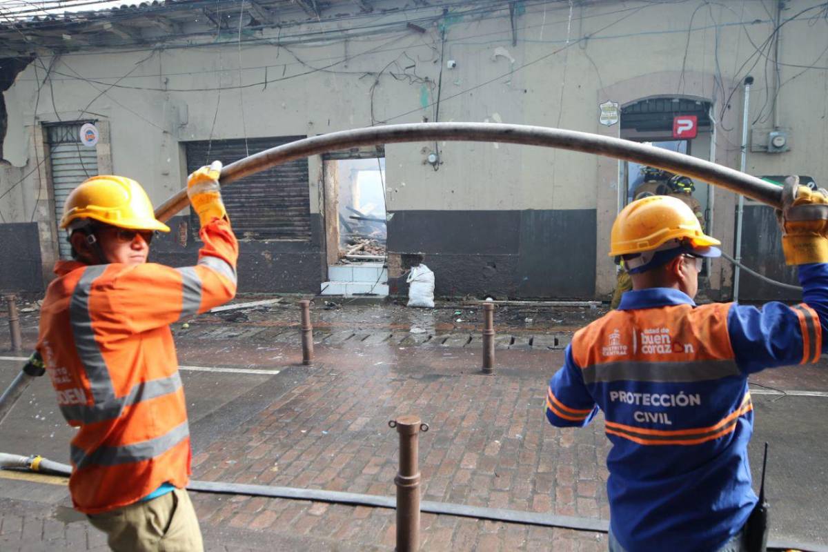 Así fue el voraz incendio que consumió el edificio Chinda Díaz en Tegucigalpa