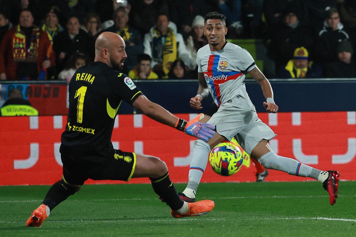 Raphinha no pudo superar a Pepe Reina, que salvó en varias ocasiones al Villarreal.
