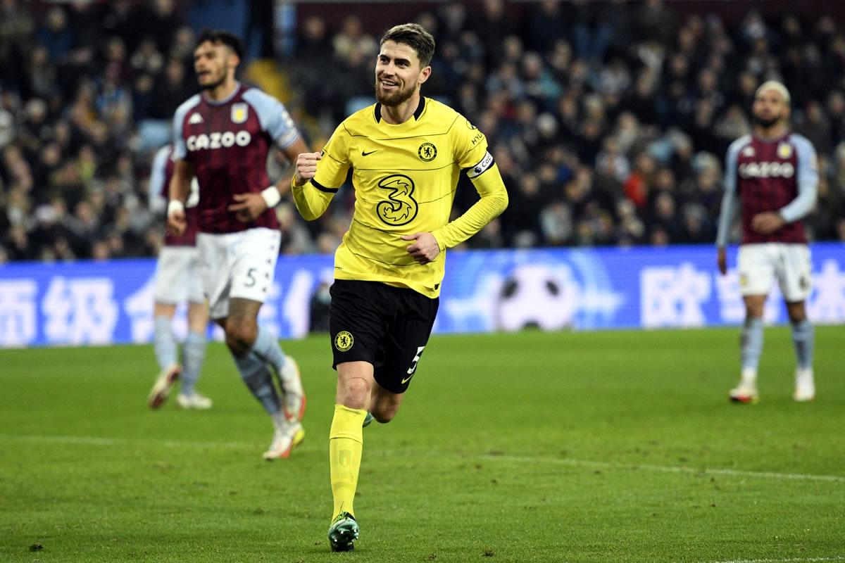 Jorginho marcó de penal el empate transitorio del Chelsea.