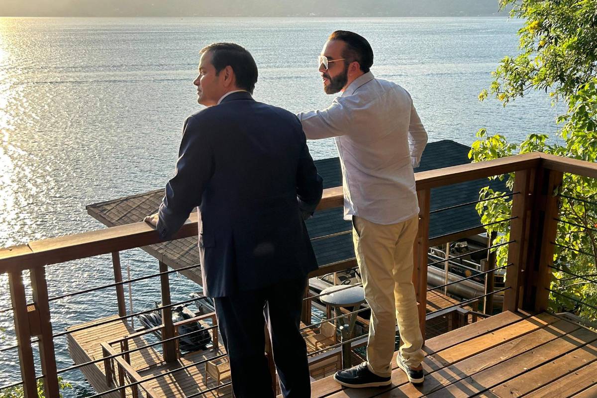 Bukele y Rubio acuerdan deportar a El Salvador a migrantes que cometan crímenes en EE.UU.