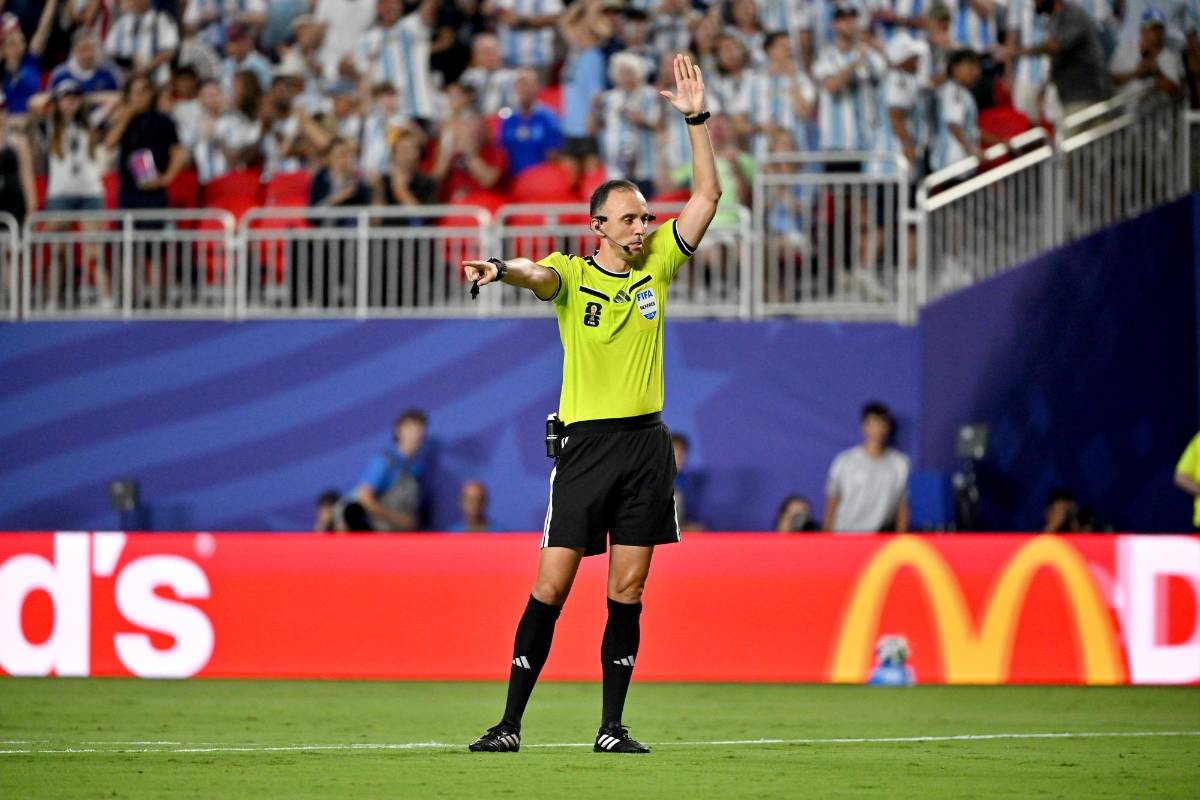 Escándalo tras conocerse lo que Messi le dijo al árbitro del Argentina - Suiza: Yo te hablé bien