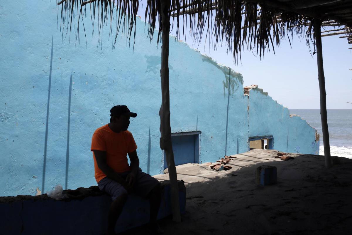 Imágenes: Cedeño se resiste a desaparecer pese a que el mar le roba terreno