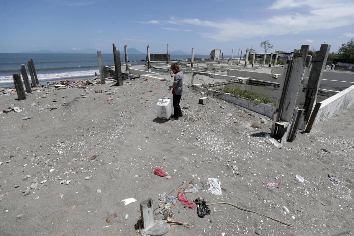 Imágenes: Cedeño se resiste a desaparecer pese a que el mar le roba terreno