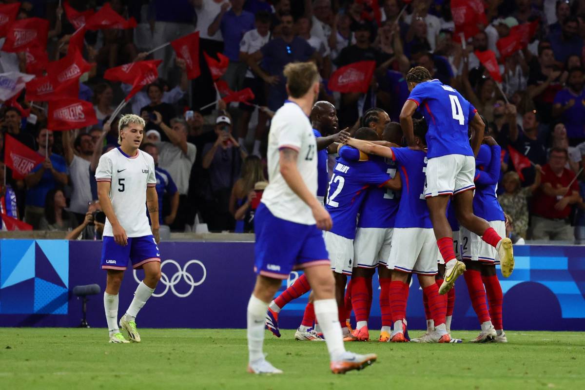 Francia golea a Estados Unidos en su estreno en París 2024
