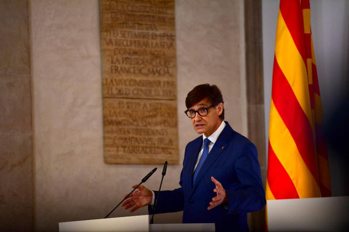 Toma posesión en España un nuevo gobierno catalán que pone fin a la hegemonía independentista
