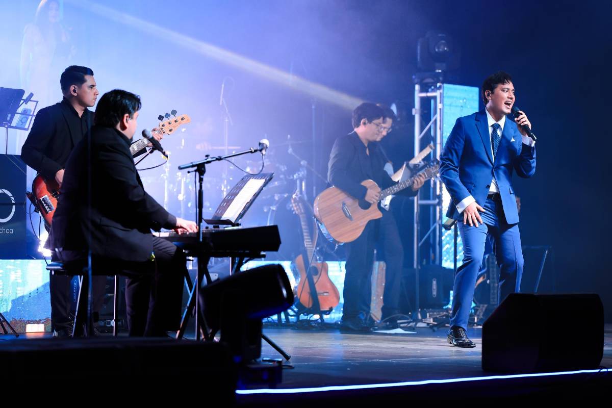 ¡Espectacular concierto! Un viaje al pasado con Daniel Ochoa