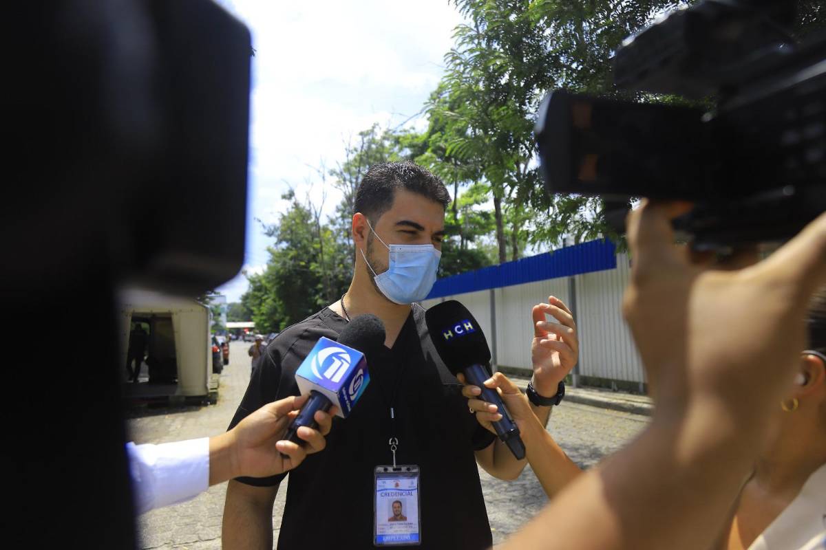 Gabriel Paredes, director del hospital Mario Catarino Rivas, en declaraciones a medios tras el conato de incendio en la sala de medicina interna.
