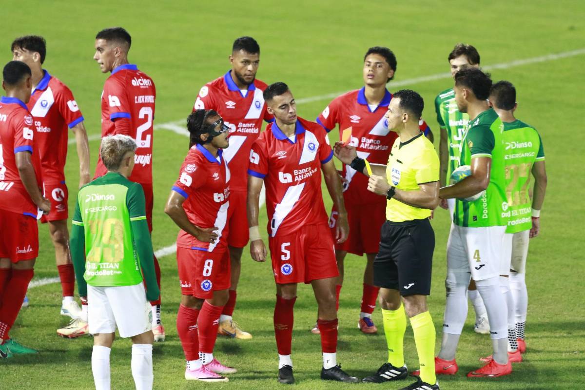La burla de Menjívar tras derrota, polémicas en Marathón-Olimpia y los dos expulsados