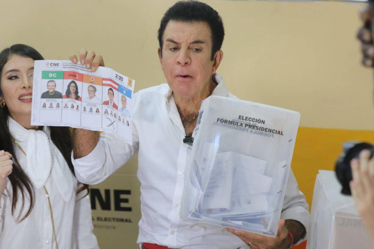 Así llegó Salvador Nasralla a ejercer el sufragio este 30 de noviembre