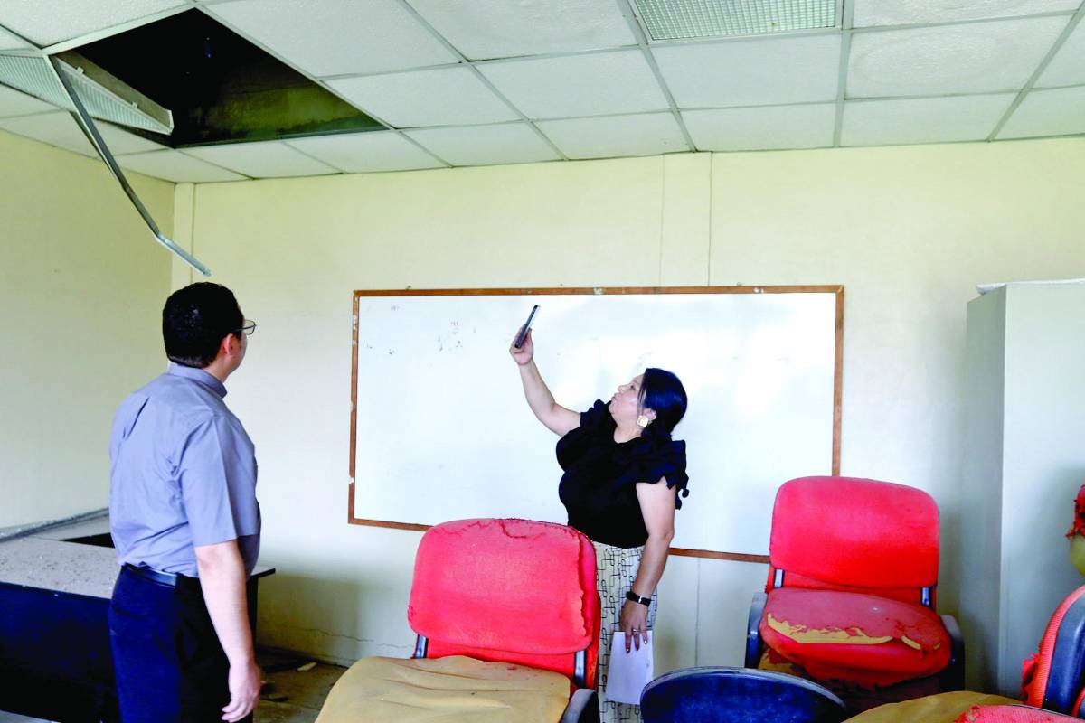 Construcción de edificio causa daño en iglesia, aseguran vecinos