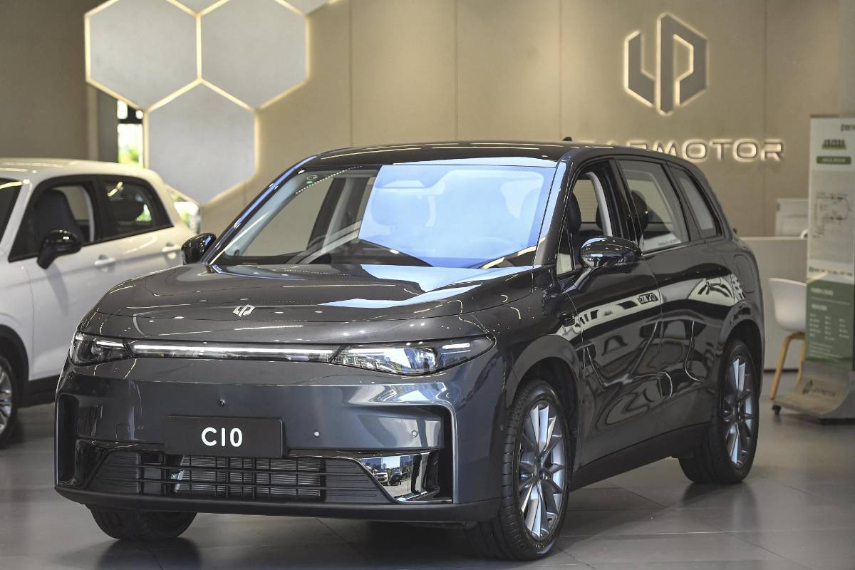 Biden eleva los aranceles a bienes chinos y los lleva al 100 % en los vehículos eléctricos