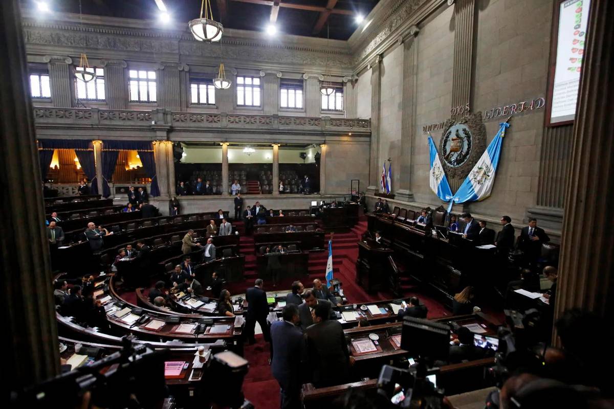 Los diputados de Guatemala se aumentan el salario a más de 5,000 dólares mensuales