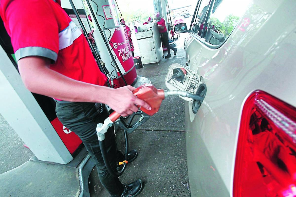 Gasolina súper baja hoy a L113.71 el galón