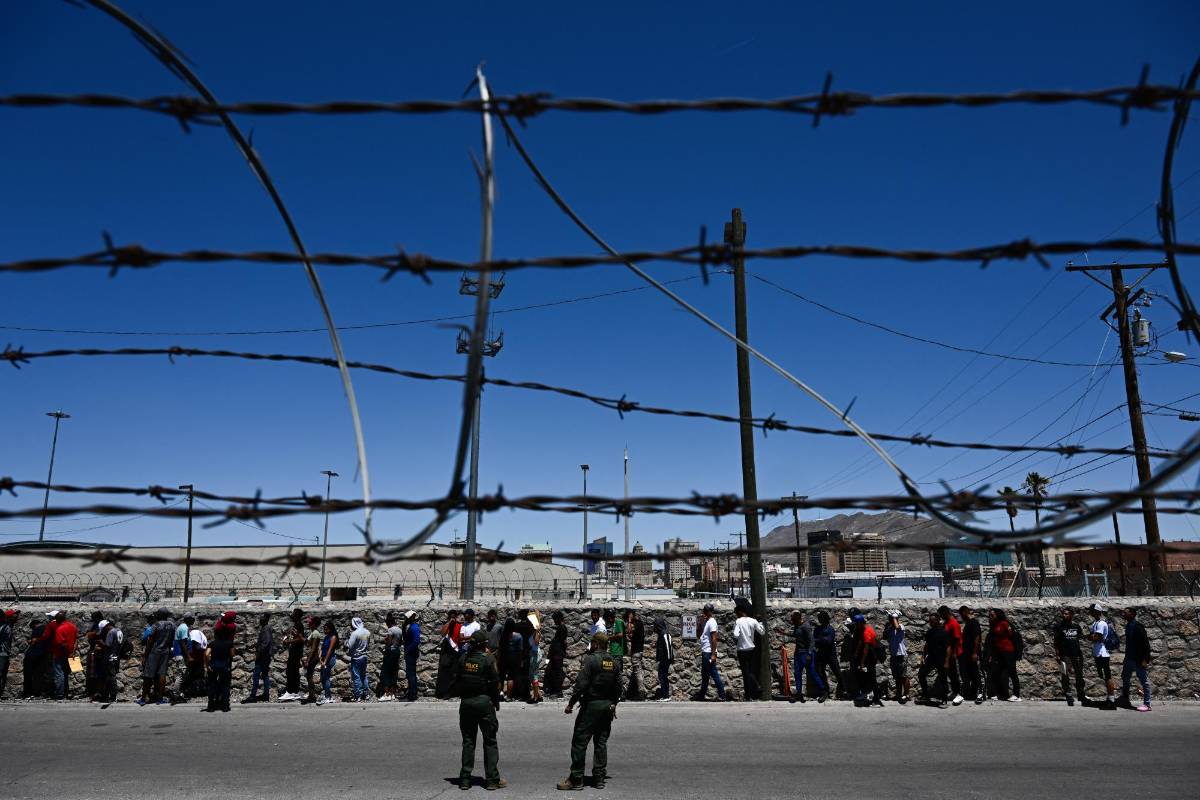 ¿Qué pasará cuando expire norma que permite expulsión automática de migrantes de EEUU?