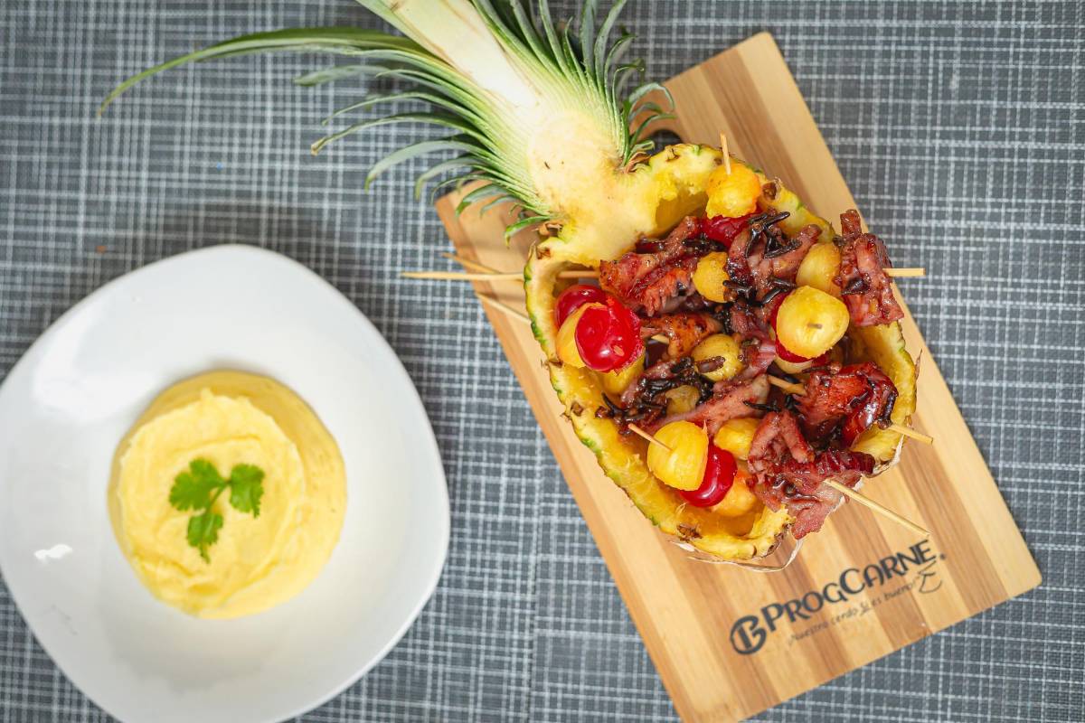 Para chuparse los dedos: chuletas ahumadas con salsa de piña y puré de papa