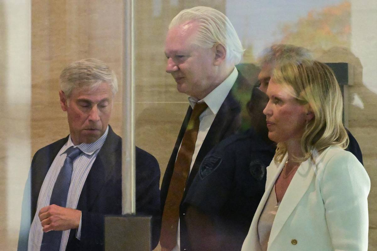 Julian Assange se declara culpable de revelar miles de documentos confidenciales
