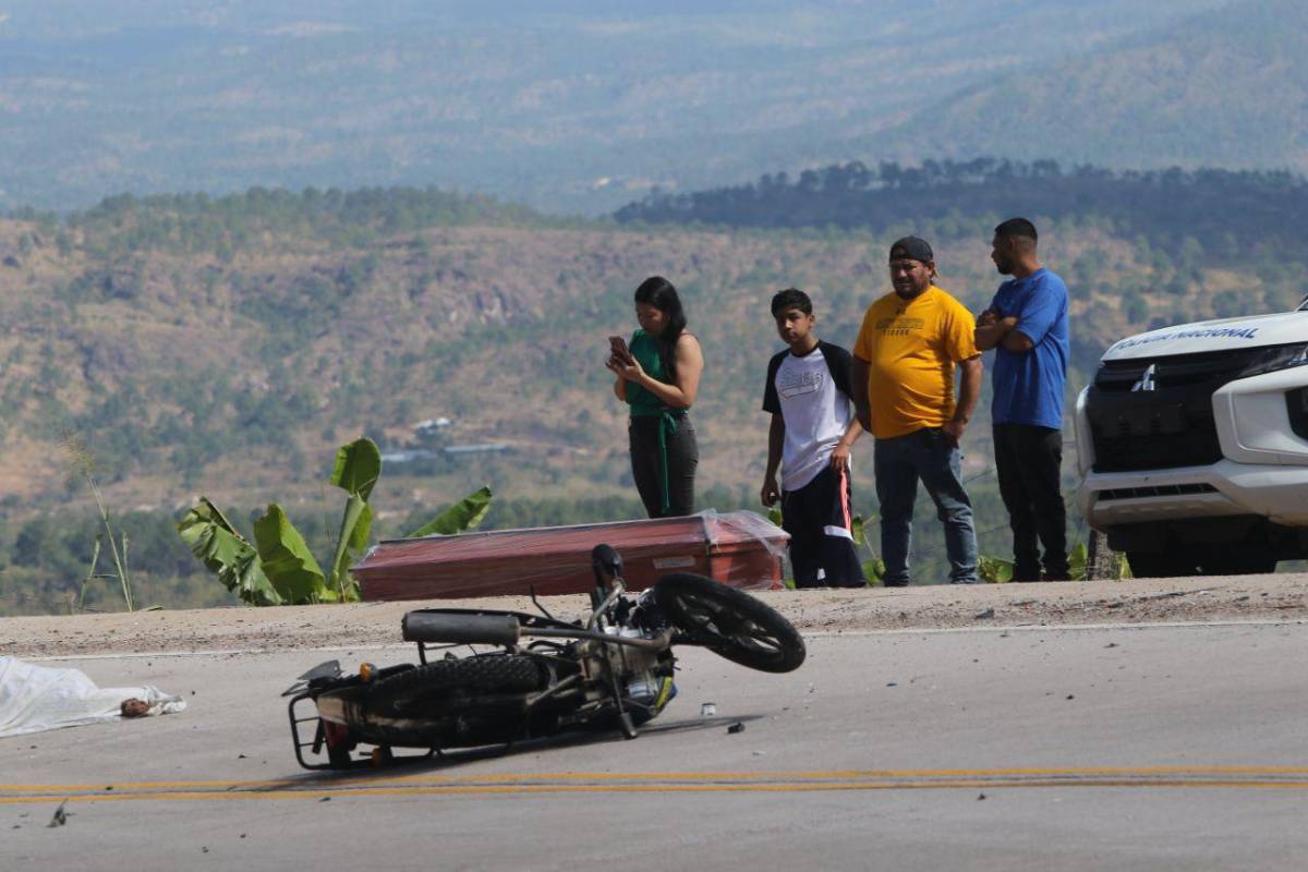 Hijo lamenta la muerte de su padre en accidente cuádruple en El Paraíso