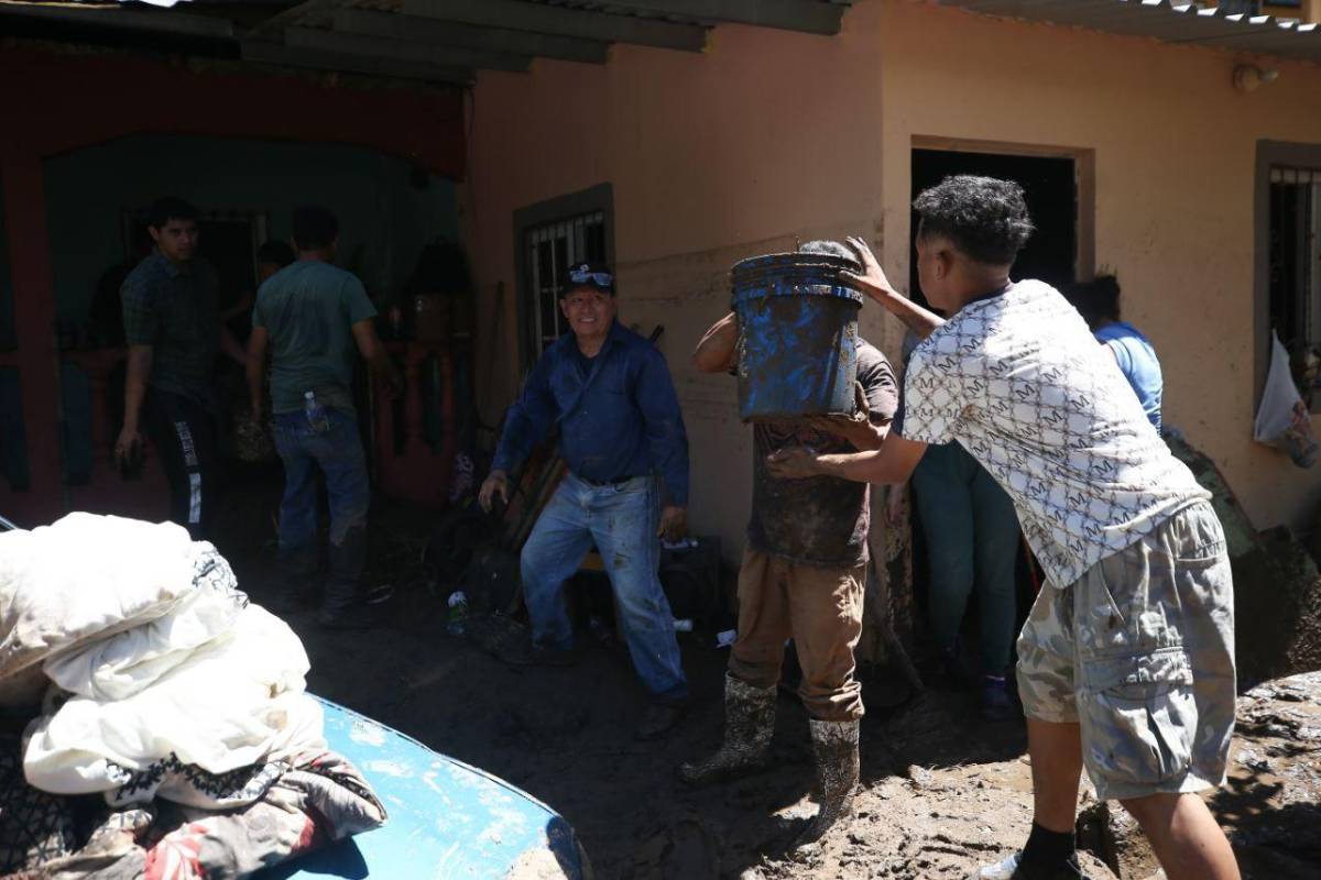 Llanto y caos tras inundaciones en la colonia 1 de Diciembre en Tegucigalpa