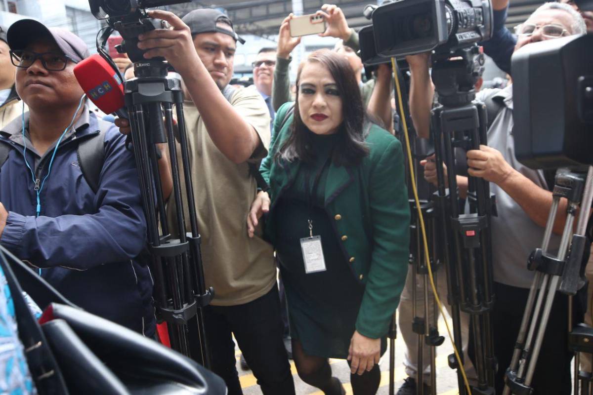 “Equipo élite” del TSC llega al CNE para investigar atrasos electorales