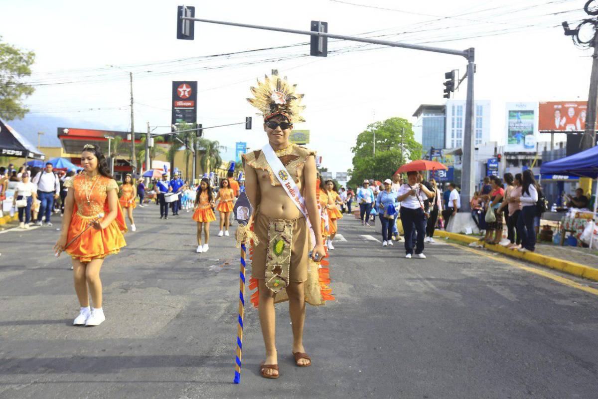 Civismo y amor por Honduras en desfile de escuelas en San Pedro Sula