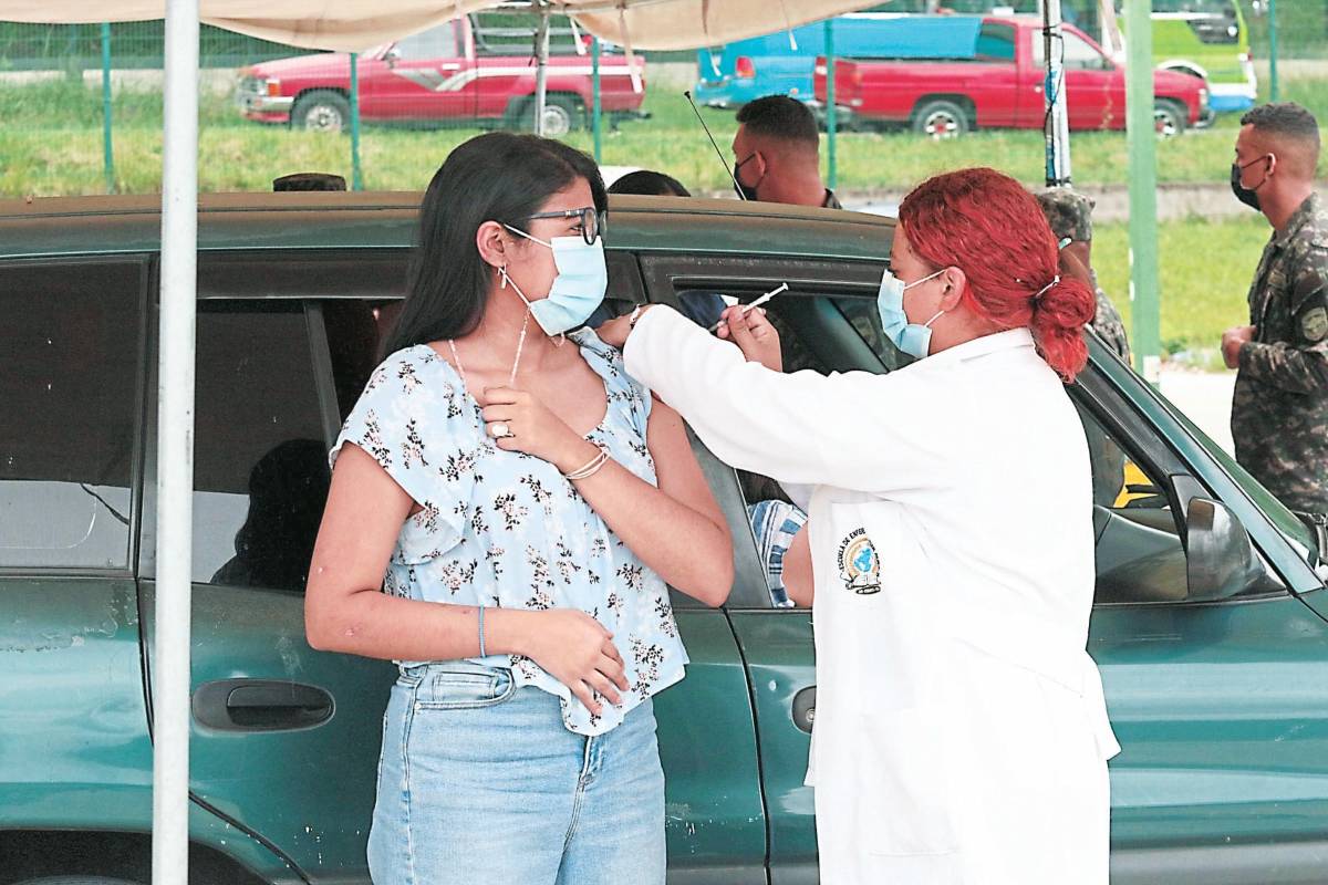 En seis departamentos, la población se niega a recibir dosis de refuerzo