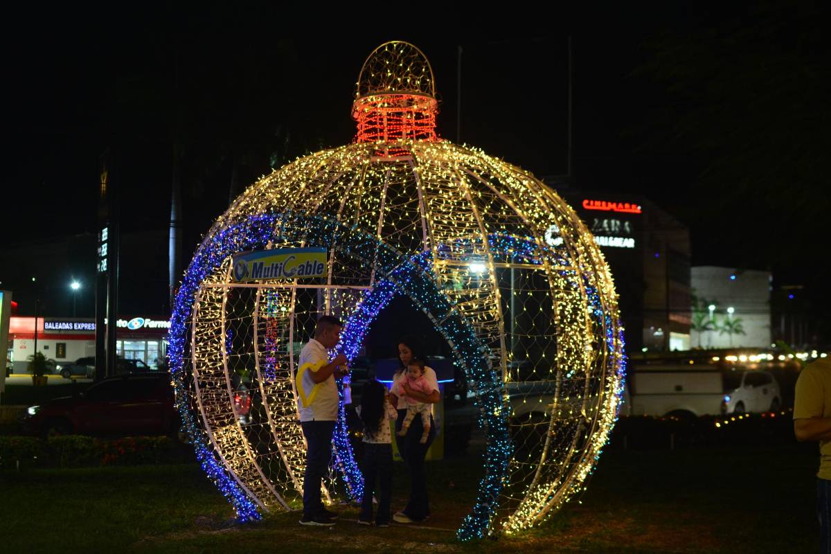 Así fue la increíble inauguración de la villa navideña en el Monumento a la Madre