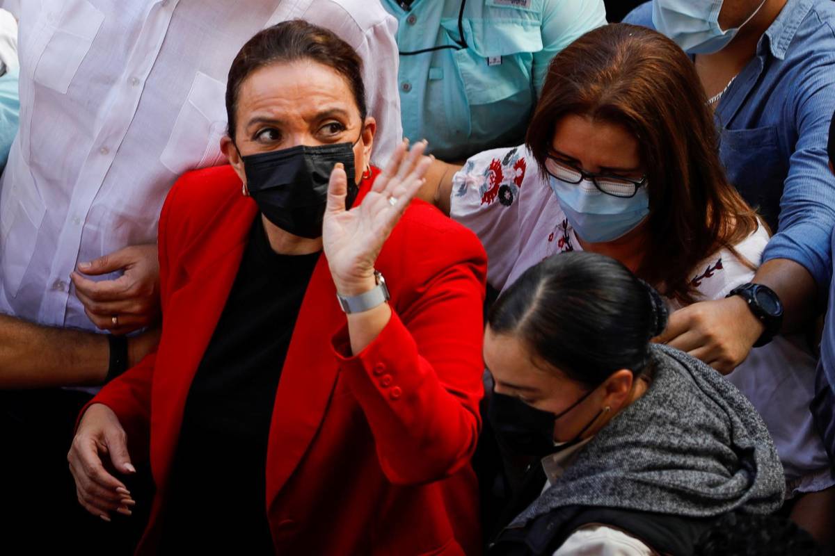 Xiomara Castro felicita a Rodrigo Chaves por su triunfo electoral en Costa Rica