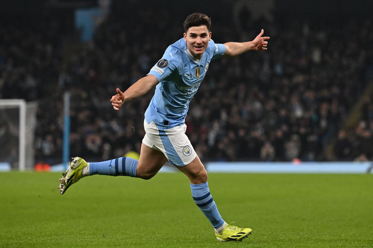 Julián Álvarez fue la figura del partido con un gol y una asistencia.