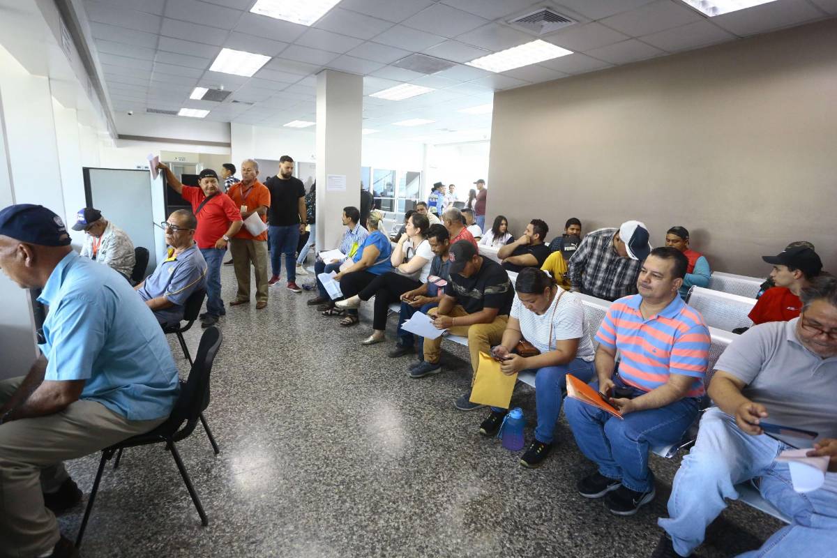 Más de seis mil licencias de conducir emitió Tránsito en el feriadón