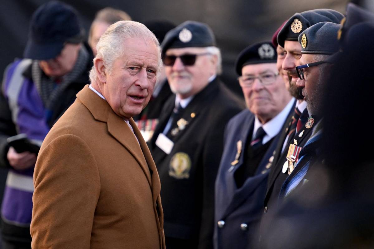 El rey Carlos III es atacado con huevos de nuevo en un evento en Londres