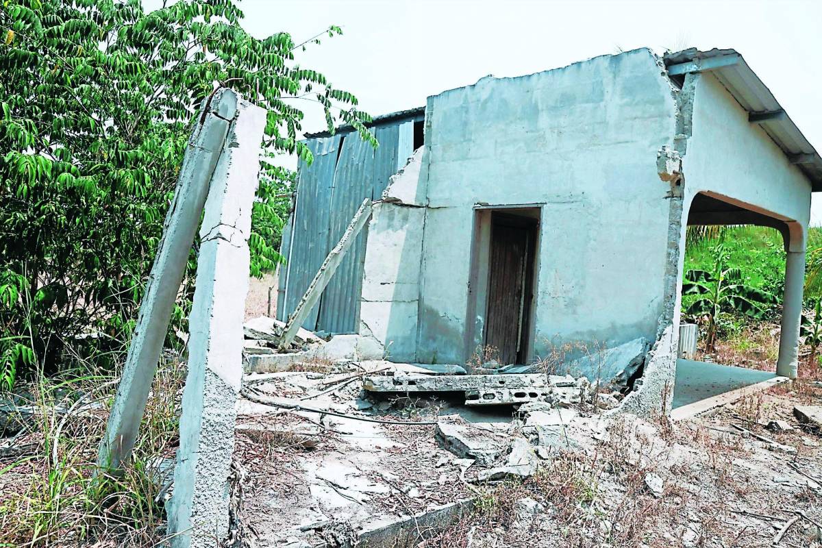 Las viviendas quedaron inhabitables en el sector de los bajos cholomeños.