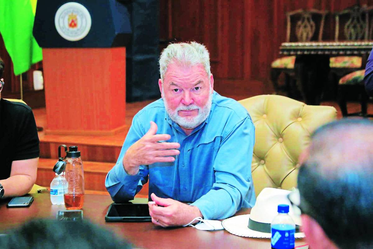 Alcalde. Contreras dice que si el edificio estuviera en sus manos otra historia fuera.