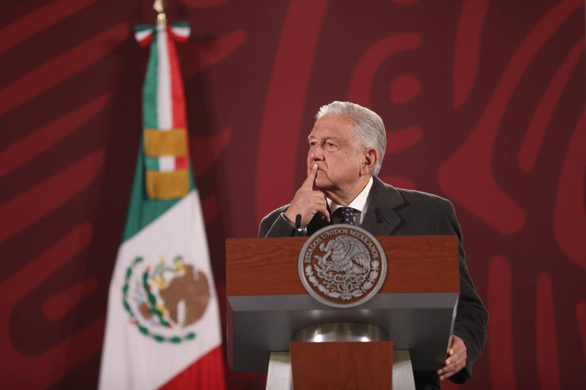 México prohíbe a sus funcionarios besos, abrazos y piropos con connotación sexual
