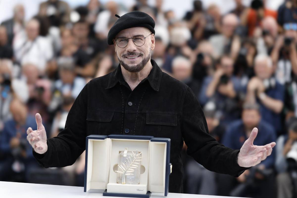 ¡Guapísimo! John Travolta impacta con su aspecto rejuvenecido en Cannes
