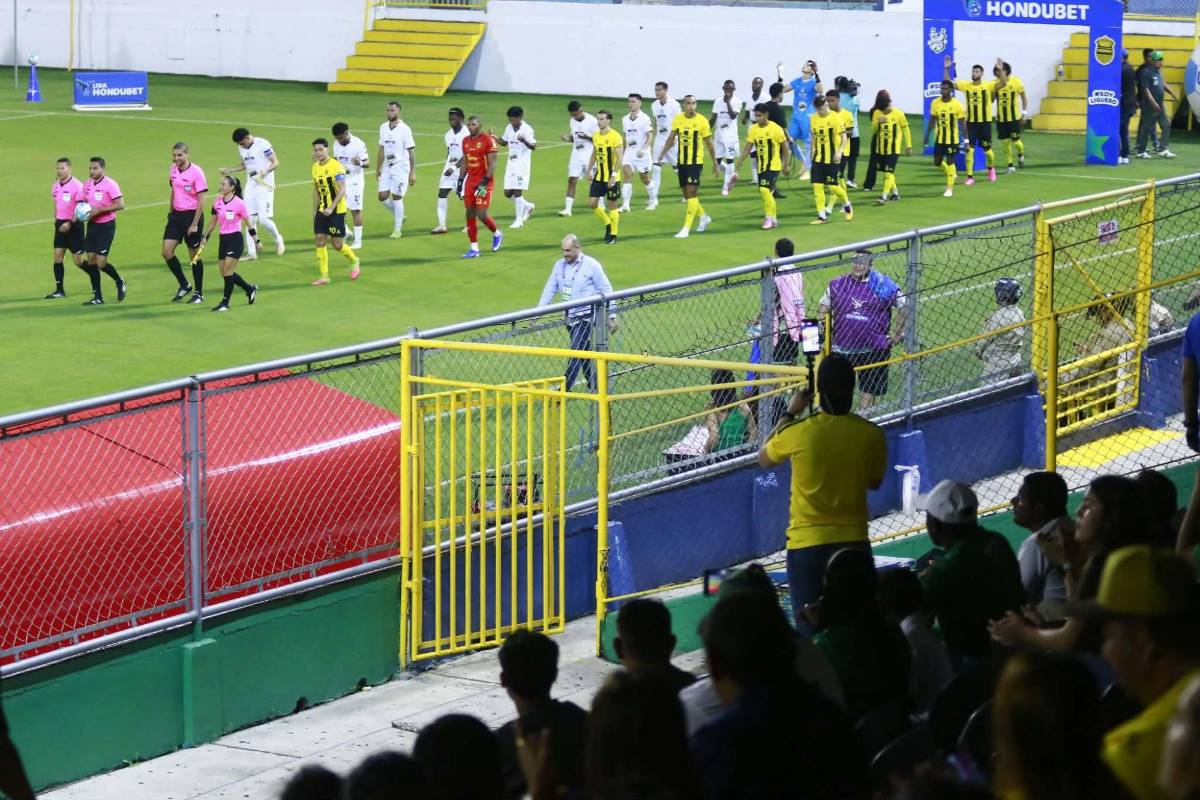 Fiesta del Real España en su debut, chicas, del Mundial a la Liga y fuerte golpe