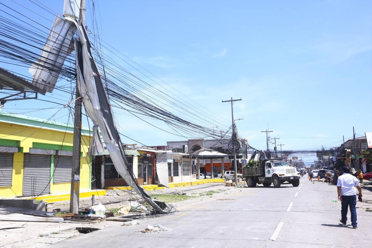 La municipalidad de Puerto Cortés desplegó cuadrillas de limpieza.