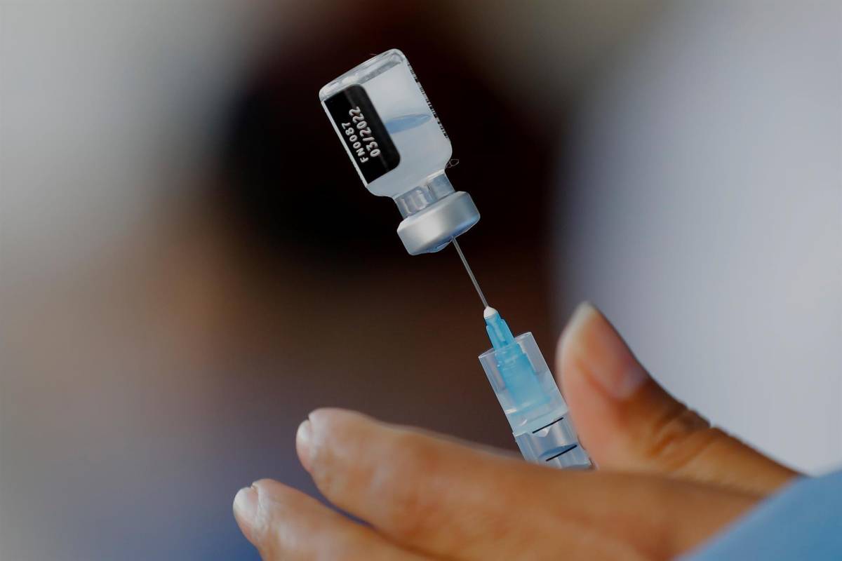 Estudio revela que infectarse y vacunarse provoca una respuesta inmune más robusta