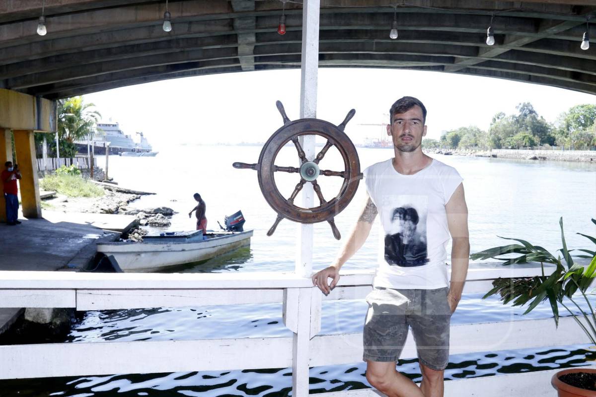 Álvaro Klusener posando para el lente de nuestro fotógrafo Neptalí Romero.